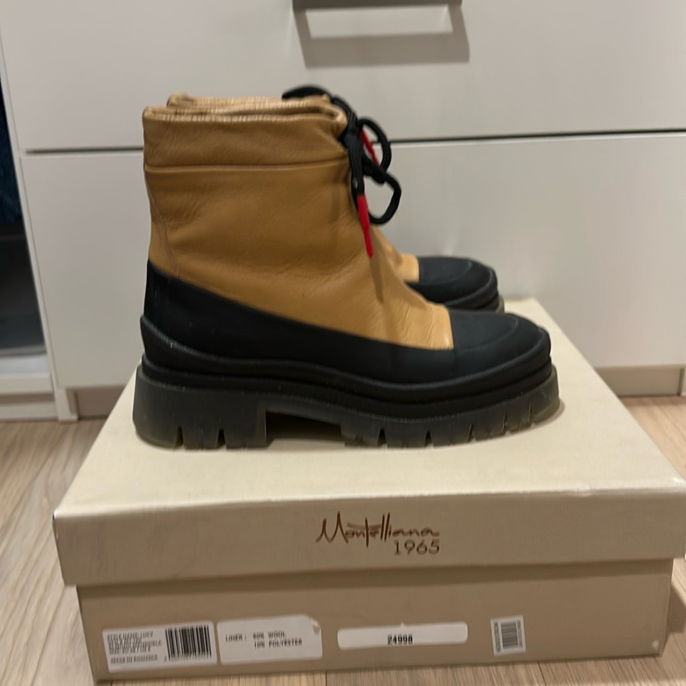 Women's Tan and Black Winter Boots